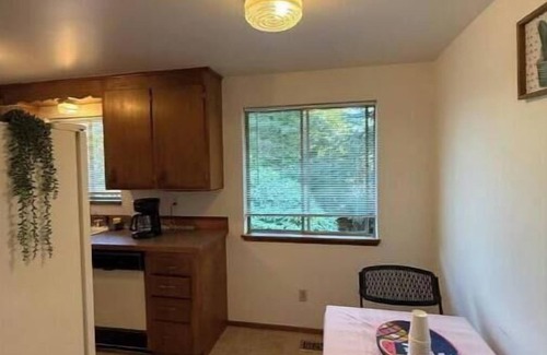 Seattle Metro Area House | Beautiful 3 Bedroom Shoreline Guesthouse