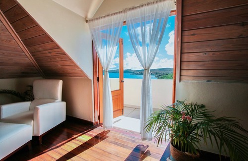 Freetown Apartment | Beautiful 3 Bedroom Suite Pool/Sea View, Resort Restaurant