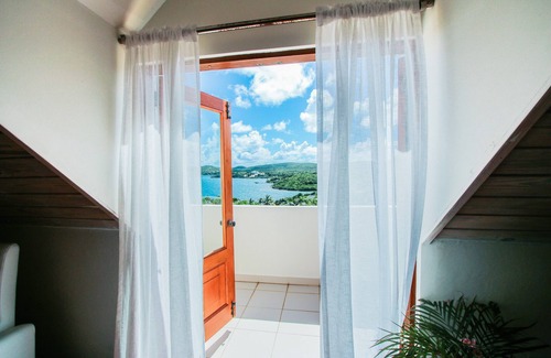 Freetown Apartment | Beautiful 3 Bedroom Suite Pool/Sea View, Resort Restaurant