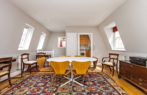 Royal Borough of Kensington and Chelsea House | Beautiful 3 bedroom Terraced Victorian Mews house