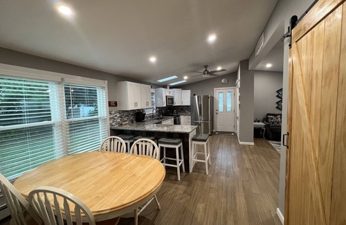 North Patchogue House | Beautiful 3 BR Full House w/King Bed on Dead End- 5 min from town!