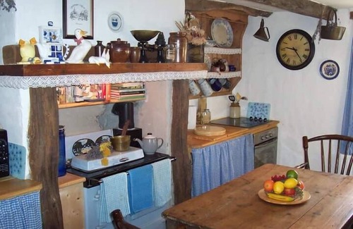 Shanavooneen Cottage | Beautiful 300 year old traditional country cottage