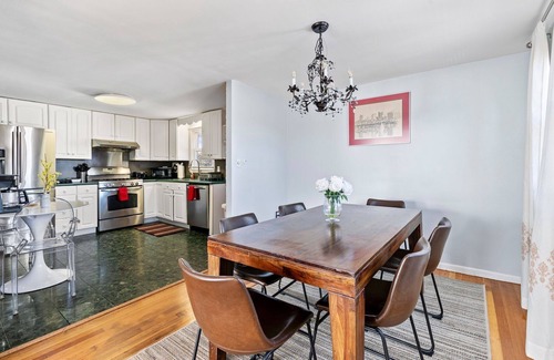 Waltham Apartment | Beautiful 3BD/1BA apartment W Parking 1337