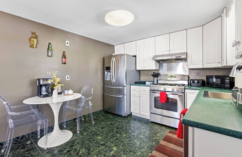Waltham Apartment | Beautiful 3BD/1BA apartment W Parking 1337
