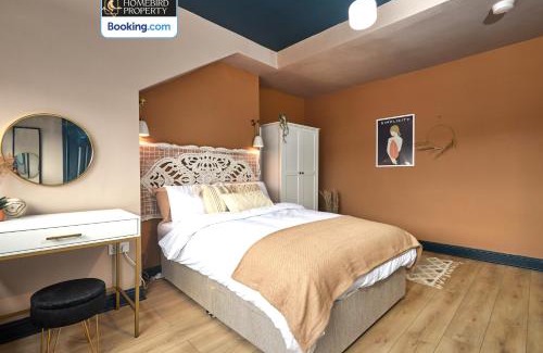 Leeds House | Beautiful 3BDR House By Homebird Property Management Short Lets & Serviced Accommodation Leeds With Free Parking & Free WiFi