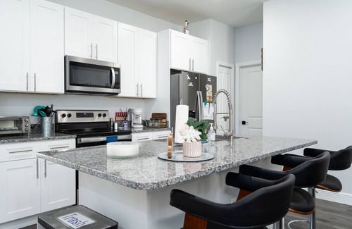 Orange City House | Beautiful 3Br 2Ba Cozy, Dog Friendly Home
