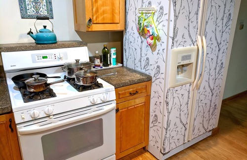 Cummington House | Beautiful 3BR river view, huge glass wall Log House -2200 sq/ft
