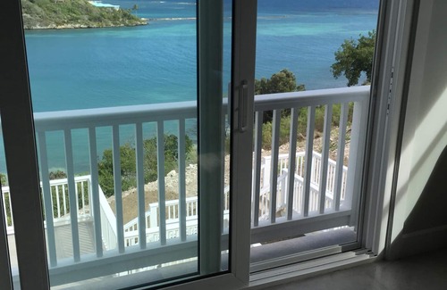 Willikies Villa | Beautiful 4 Bedroom Waterfront villa in Long Bay, Antigua