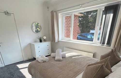 Kidderminster House | Beautiful 4 Bed in Kidderminster