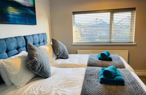 Bloxwich House | Beautiful 4-Bed House in Birmingham AIRPORT NEC