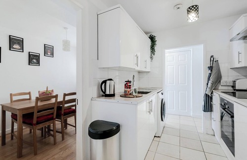 Plaistow South House | Beautiful 4-Bed House with garden in london