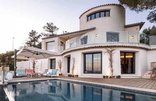 Antheor Villa | Beautiful 4 Bedrooms Villa With Pool And Garden - Waterfront Location