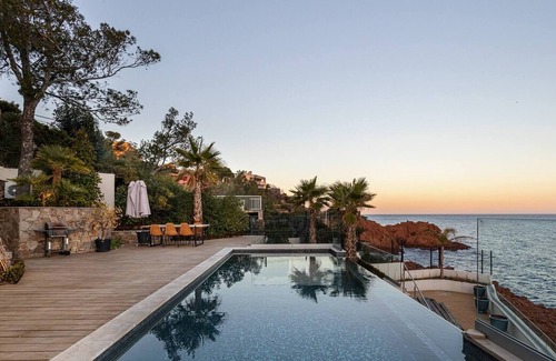 Antheor Villa | Beautiful 4 Bedrooms Villa With Pool And Garden - Waterfront Location
