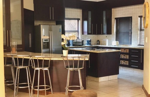 Hartbeespoort Villa | Beautiful 4 Bedroom Villa