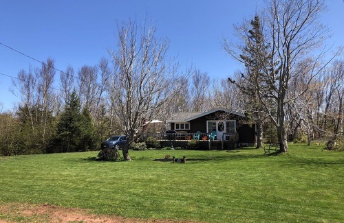 Bayview Cottage | Beautiful 4 Bedroom 2 Bathroom Cottage - 5 minutes from Cavendish Beach!