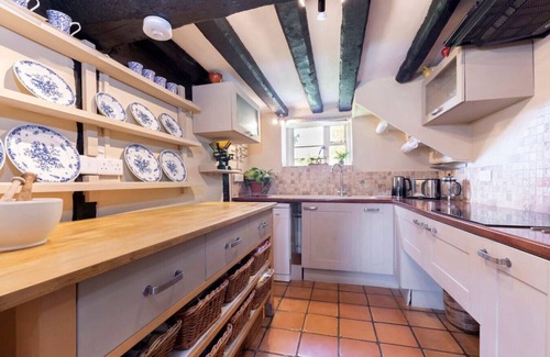 Twigworth House | Beautiful 4 Bedroom Cotswold Thatched Cottage