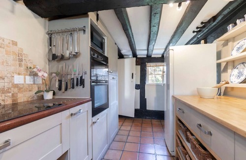 Twigworth House | Beautiful 4 Bedroom Cotswold Thatched Cottage