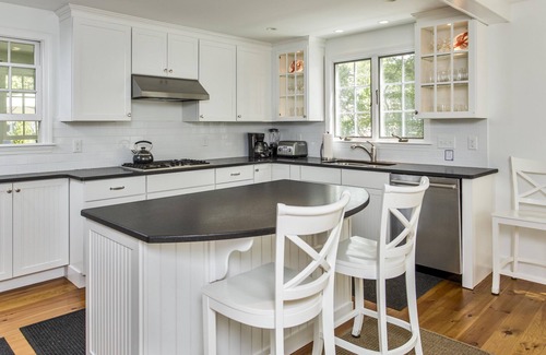 Kennebunkport House | Beautiful 4 BR House & 2 BR Cottage on Ocean Avenue near Dock Square