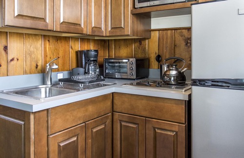 Kennebunkport House | Beautiful 4 BR House & 2 BR Cottage on Ocean Avenue near Dock Square
