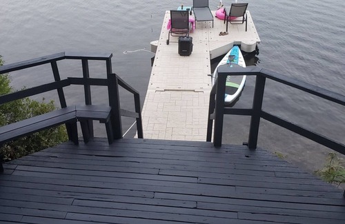 Saint Patrick Cottage | Beautiful 4 Season Lakefront Cottage on quiet Lily Lake