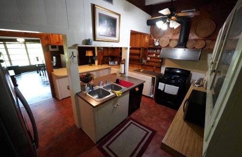 Port Allen House | Beautiful 4ac setting on Historic Allendale, bordered by Mississippi River Levee