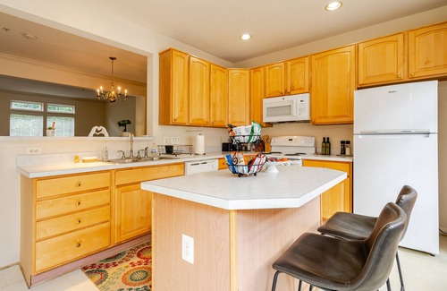 Baileys Crossroads House | Beautiful 4BR - 3.5BA - 2 Car Garage