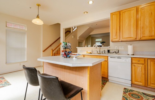 Baileys Crossroads House | Beautiful 4BR - 3.5BA - 2 Car Garage