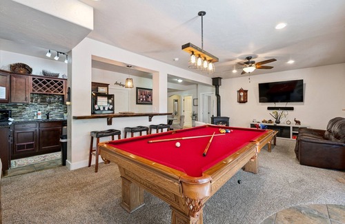 Colorado Springs Apartment | Beautiful 4br, 2 ba on 5 ac. Pvt patio, hot tub & pool table, 10 min fr USAFA