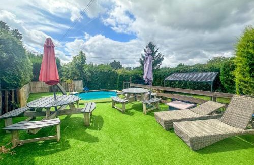 Isigny-le-Buat House | Beautiful 5-Bed House in Isigny-le-Buat