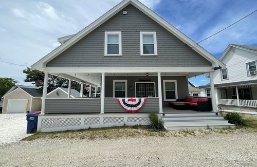 Buzzards Bay Cottage | Beautiful 5 bedroom 2 bath Nostalgic Cape House, 30 seconds to your own beach.
