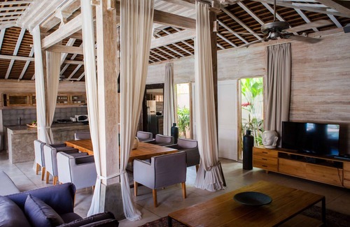 Kerobokan Villa | Beautiful 5 Star Holiday Villa in a Prime Location in Kerobokan