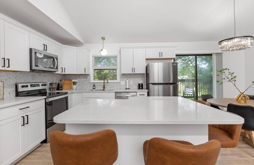 Wichita House | Beautiful 6 bed, 3 bath home in quiet neighborhood