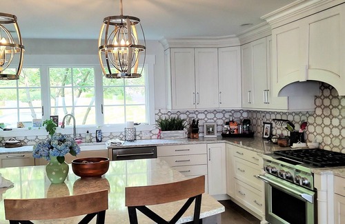 Arnold House | Beautiful 6 BR home on quiet, secluded lot, overlooking the Severn River