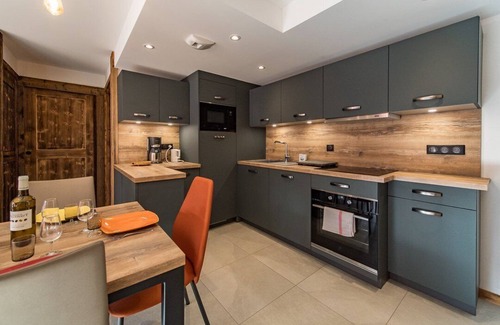 Saint-Sorlin-d'Arves Apartment | Beautiful 6-person top of the range flat with two sunny terraces in the heart of the village