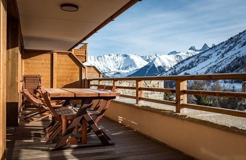 Saint-Sorlin-d'Arves Apartment | Beautiful 6-person top of the range flat with two sunny terraces in the heart of the village