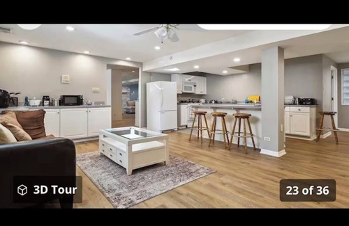 Burbank House | Beautiful 6000 sq ft Castle House with 4-bedroom in Chicago