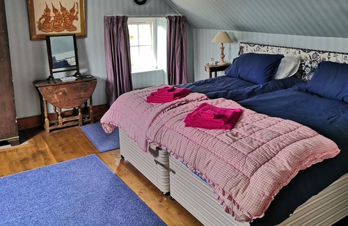 Kirriemuir House | Beautiful 8-Bed House in Angus