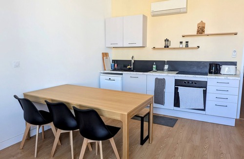 Sete Apartment | Beautiful air-conditioned 3-room apartment ideally located in the city center Canal view