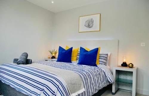 Westbourne Apartment | Beautiful AlumPointe Apartment - 400m to the beach