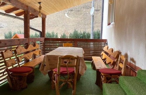 Petrosani Cabin | Beautiful and Cosy 5 Bedrooms Vila , Near Boli Cave a Unique Nature Creation