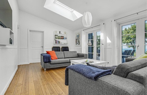 Vang House | Beautiful and modern furnished luxury holiday home with many nice details, good light and open beams
