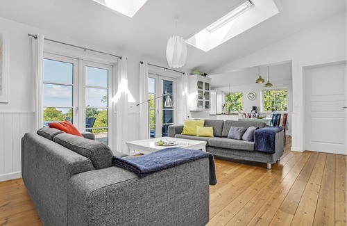 Vang House | Beautiful and modern furnished luxury holiday home with many nice details, good light and open beams