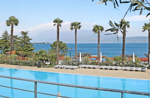 Manerba del Garda Apartment | Beautiful apartment for 5 people with A/C, pool, WIFI, TV, terrace and pets allowed