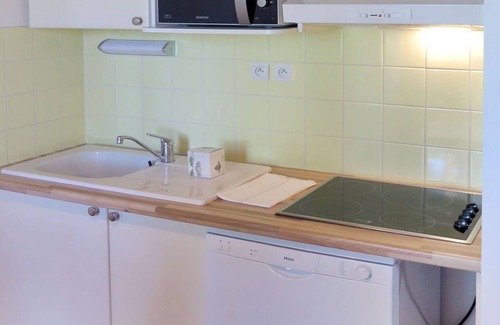 Parentis-en-Born Apartment | Beautiful apartment for 4 people with pool, WIFI, TV, terrace, pets allowed and parking