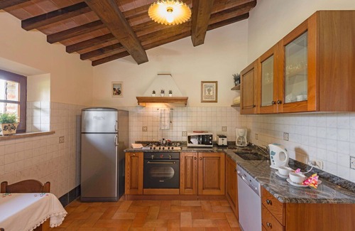 Popoltaio-Schiacciato Villa | Beautiful apartment in villa for 8 guests with WIFI, A/C, pool, TV, patio and parking
