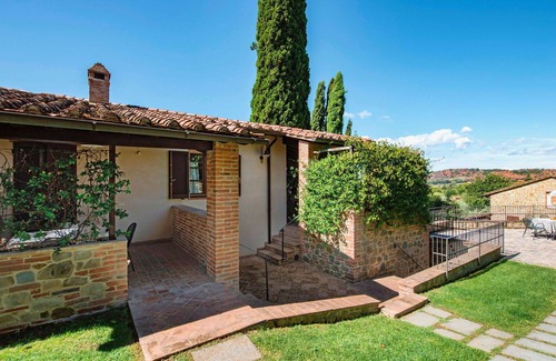 Popoltaio-Schiacciato Villa | Beautiful apartment in villa for 8 guests with WIFI, A/C, pool, TV, patio and parking
