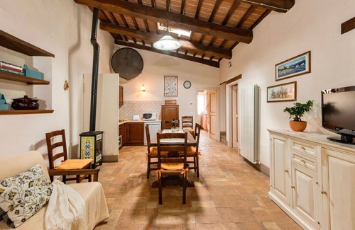Popoltaio-Schiacciato Villa | Beautiful apartment in villa for 8 people with pool, A/C, WIFI, TV, patio and parking