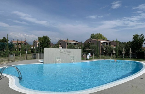 Crociale Apartment | Beautiful apartment for 4 people with WIFI, pool, A/C, TV, terrace, pets allowed and parking