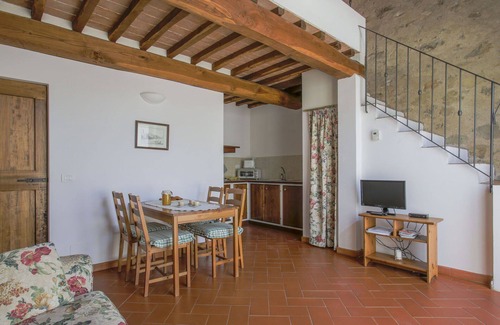 Sesto Fiorentino Villa | Beautiful apartment in villa for 3 guests with pool, WIFI, TV, terrace and pets allowed