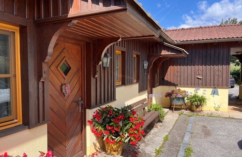 Treffen Villa | Beautiful apartment in villa for 4 guests with WIFI, TV, terrace and pets allowed